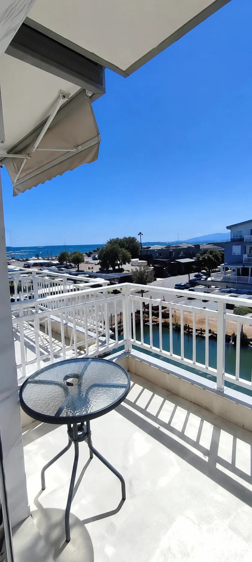 Balcony table overlooking the harbour and sea